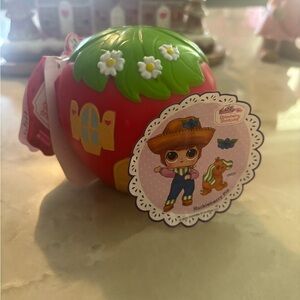 L.O.L. Surprise! Red and Green Strawberry House